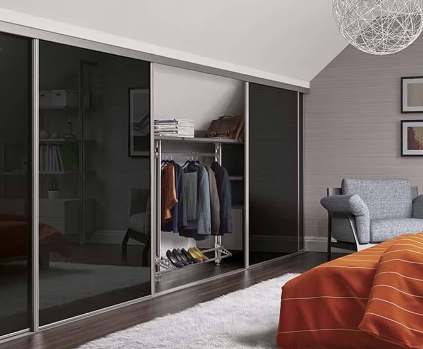 /Серые двери-купе №43 с черными тонированными стеклами на заказ